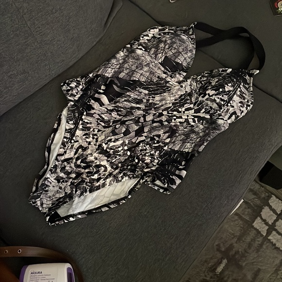 Bathing suit one piece - Picture 4 of 4